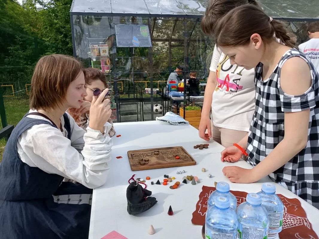28 июня в Автозаводском районе пройдёт фестиваль «Молодёжь на Молодёжном» — с мастер-классами, ретро-игрой и рок-концертом под открытым небом