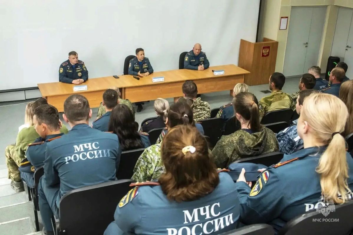 От искры до взрыва: силовики прошли суровую практику на уникальном семинаре дознавателей регионального управления МЧС России «Разум в огне» От искры до взрыва: силовики прошли суровую практику на уникальном семинаре дознавателей регионального управления МЧС России «Разум в огне»