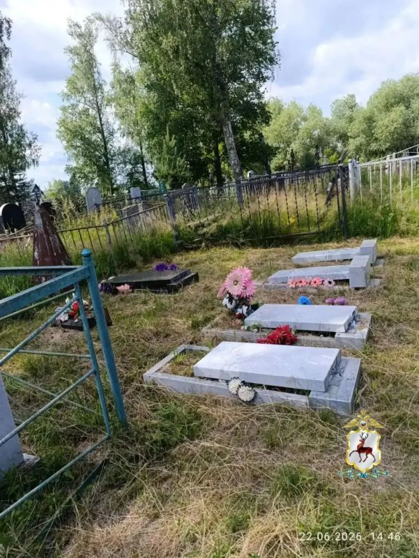 Сотрудники Выксунской полиции по горячим следам установили личности несовершеннолетних, повредивших надгробия Сотрудники Выксунской полиции по горячим следам установили личности несовершеннолетних, повредивших надгробия