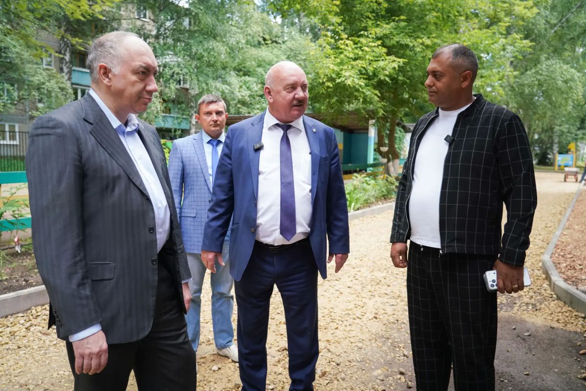 Новые спортивные площадки и асфальтовое покрытие появятся в автозаводских школах и детских садах в рамках проекта «Вам решать!» Новые спортивные площадки и асфальтовое покрытие появятся в автозаводских школах и детских садах в рамках проекта «Вам решать!»