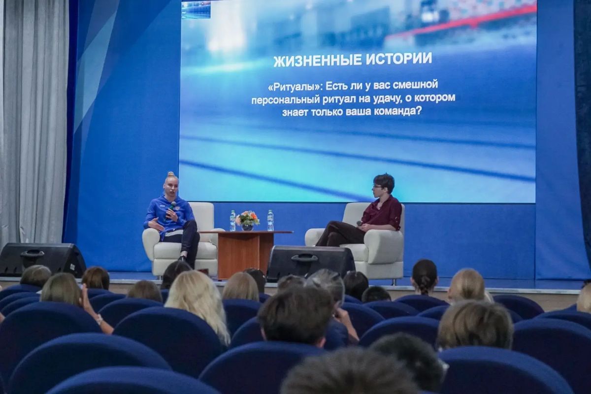 Титулованная нижегородская пловчиха Анна Кузнецова провела для детей мастер-класс на воде в рамках проекта «Болеем за наших» Титулованная нижегородская пловчиха Анна Кузнецова провела для детей мастер-класс на воде в рамках проекта «Болеем за наших»