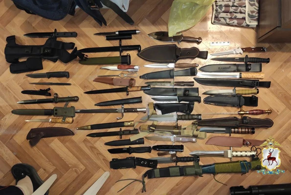 Арсенал незаконного оружия изъяли у доцента института в Нижнем Новгороде Арсенал незаконного оружия изъяли у доцента института в Нижнем Новгороде