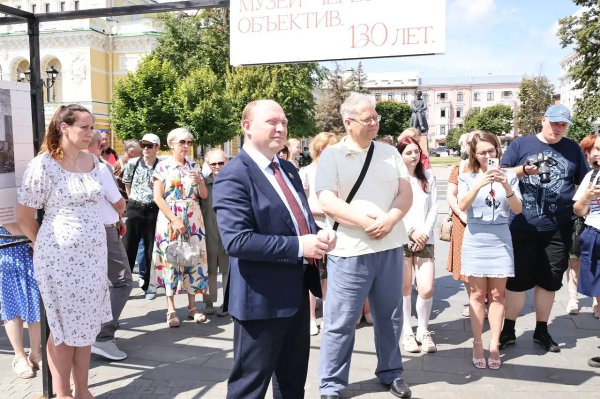 Максим Ребров открыл выставку «Музей через объектив. 130 лет» Максим Ребров открыл выставку «Музей через объектив. 130 лет»