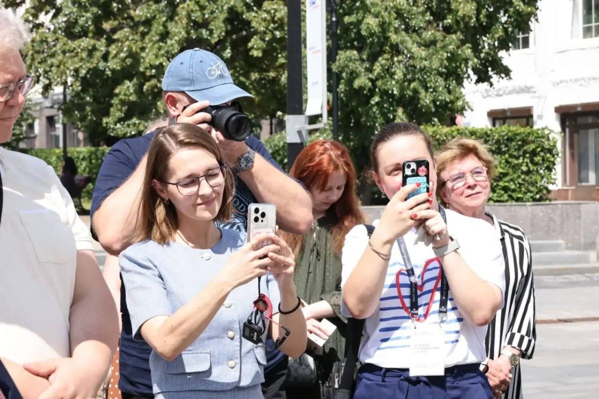 Максим Ребров открыл выставку «Музей через объектив. 130 лет» Максим Ребров открыл выставку «Музей через объектив. 130 лет»