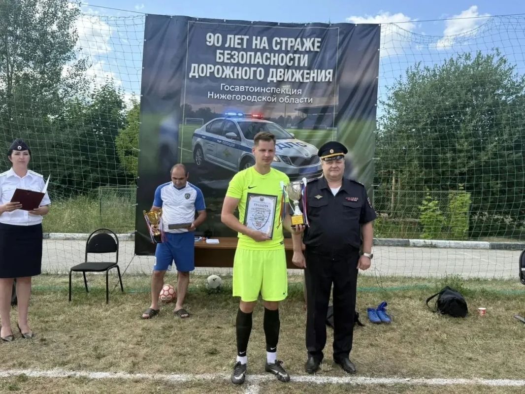 2 июля 2026 года в ОБ ДПС ГИБДД УМВД России по г. Нижнему Новгороду состоялся турнир по мини-футболу, в котором соревновались 6 команд 2 июля 2026 года в ОБ ДПС ГИБДД УМВД России по г. Нижнему Новгороду состоялся турнир по мини-футболу, в котором соревновались 6 команд