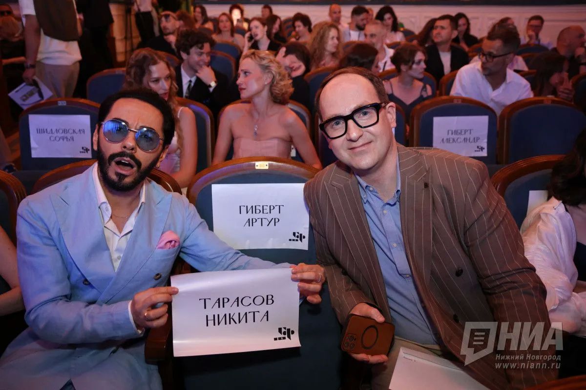 Накануне в театре драмы имени Горького состоялась торжественная церемония открытия юбилейного фестиваля нового российского кино «Горький fest» (18+) Накануне в театре драмы имени Горького состоялась торжественная церемония открытия юбилейного фестиваля нового российского кино «Горький fest» (18+)