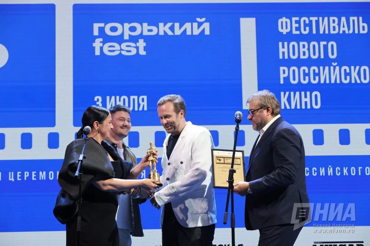 Накануне в театре драмы имени Горького состоялась торжественная церемония открытия юбилейного фестиваля нового российского кино «Горький fest» (18+) Накануне в театре драмы имени Горького состоялась торжественная церемония открытия юбилейного фестиваля нового российского кино «Горький fest» (18+)