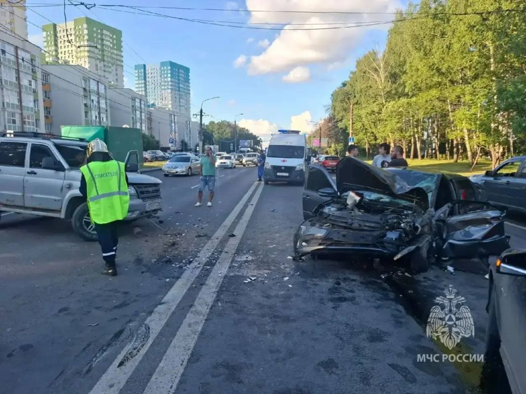 На проспекте Гагарина жесткое ДТП с тремя автомобилями На проспекте Гагарина жесткое ДТП с тремя автомобилями
