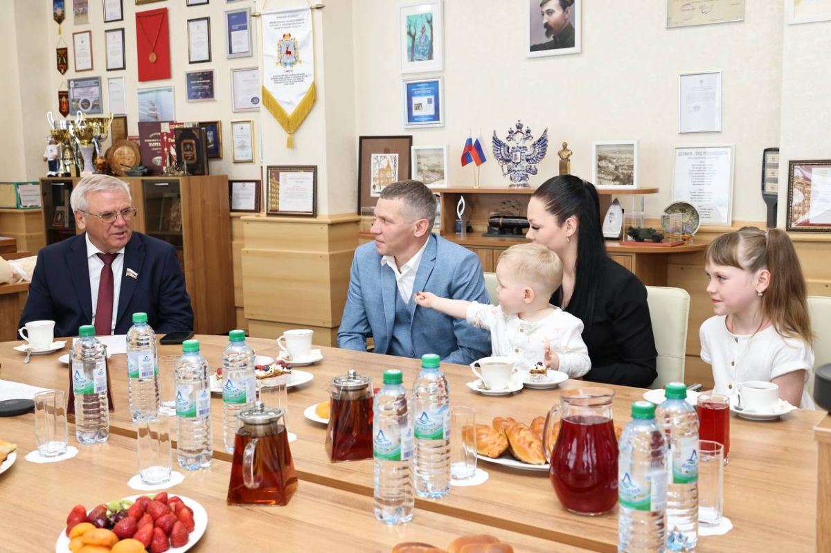 Всегда испытываю особые чувства, когда присутствую при вручении высоких государственных наград Всегда испытываю особые чувства, когда присутствую при вручении высоких государственных наград