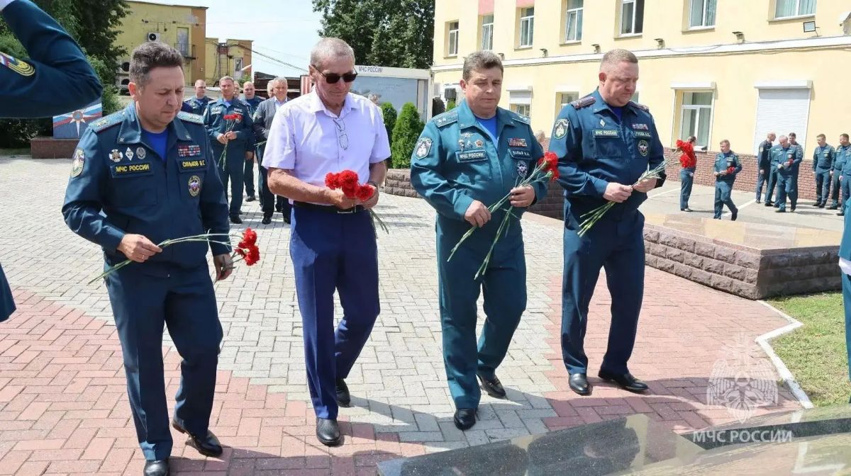 С песней по службе и по жизни С песней по службе и по жизни