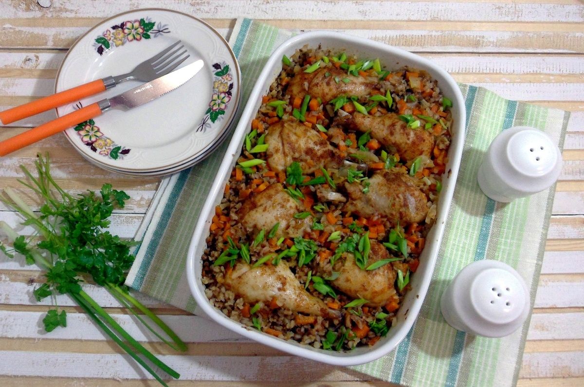 Неповторимый вкус гречки с курицей, запеченной в духовке