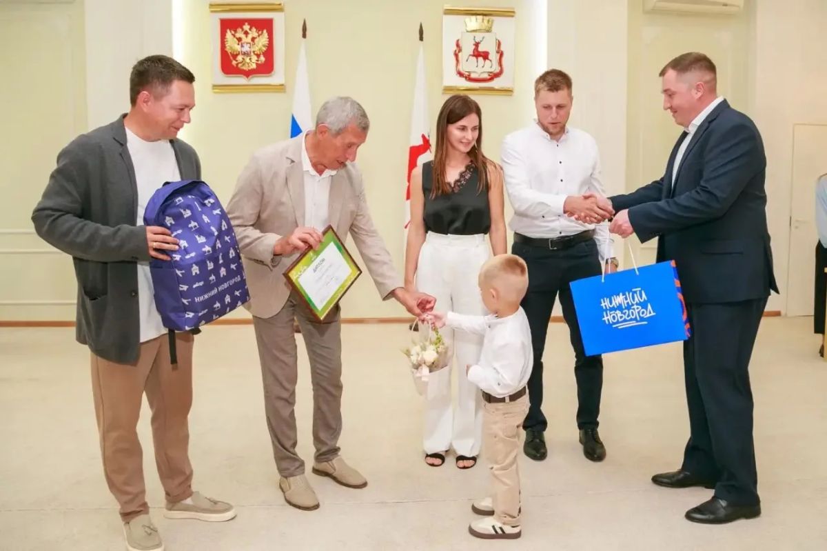 10 семей-финалистов конкурса «Древо семьи» получили награды ко Дню семьи, любви и верности 10 семей-финалистов конкурса «Древо семьи» получили награды ко Дню семьи, любви и верности