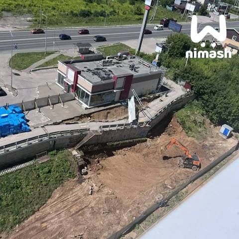 Подпорная стена лопнула во время строительства парковки ЖК "Красная поляна" в Нижнем