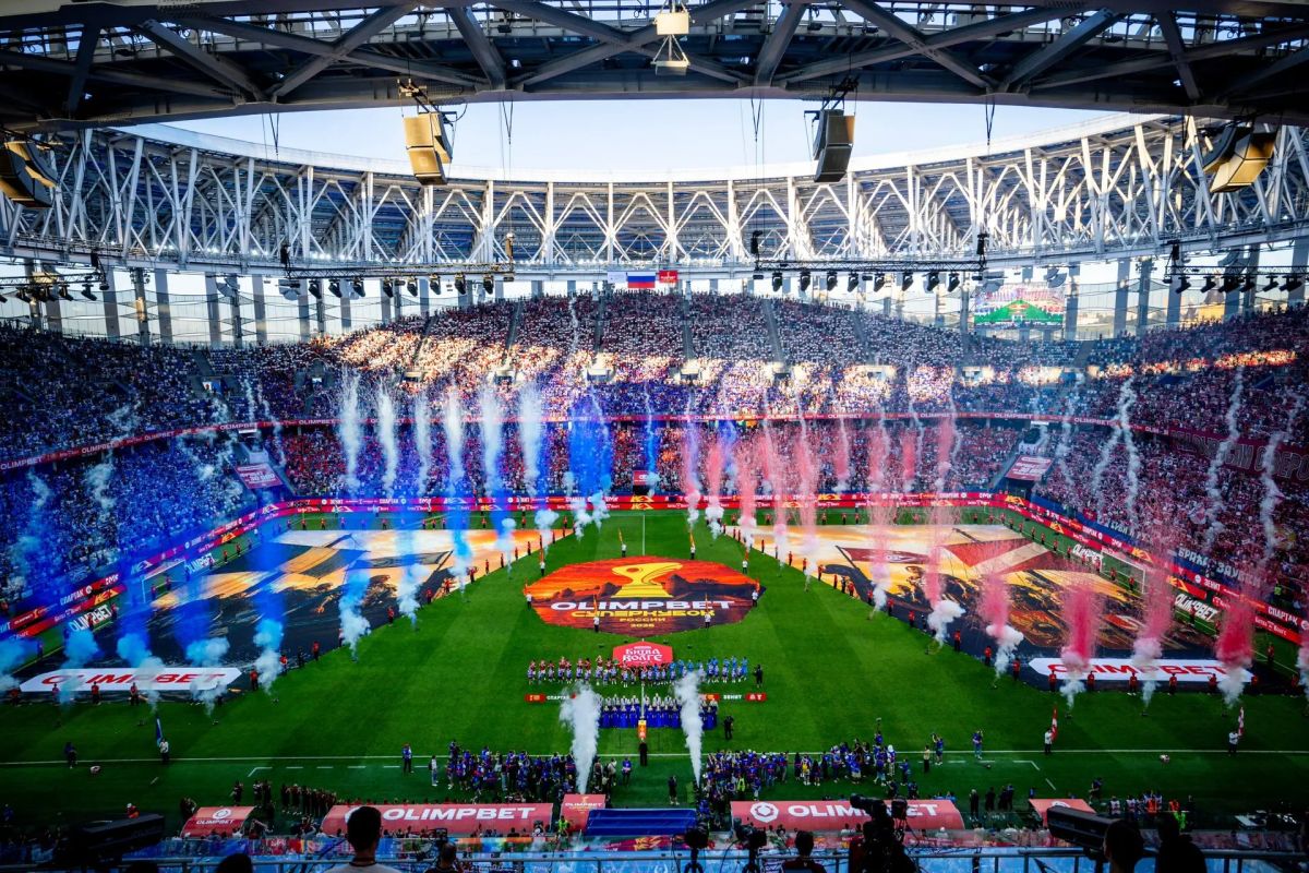42 139 зрителей на трибунах