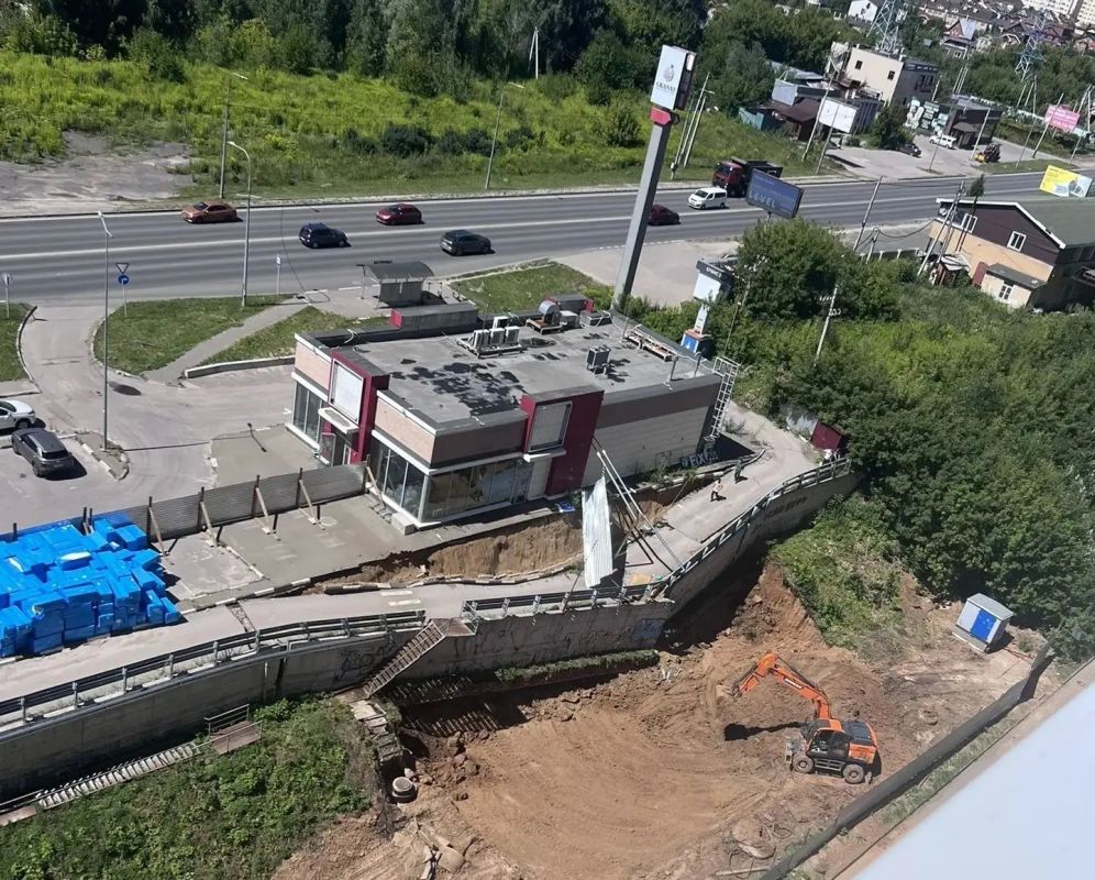Подпорная стена обрушилась у ЖК «Красная поляна» в деревне Афонино