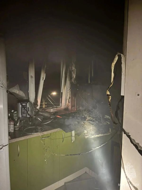 Многоквартирный дом загорелся на ул. Адмирала Васюнина в Нижнем Новгороде Многоквартирный дом загорелся на ул. Адмирала Васюнина в Нижнем Новгороде
