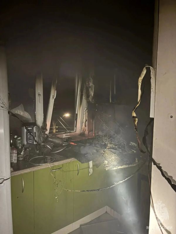 Пожар в многоквартирном доме на улице Адмирала Васюнина Пожар в многоквартирном доме на улице Адмирала Васюнина