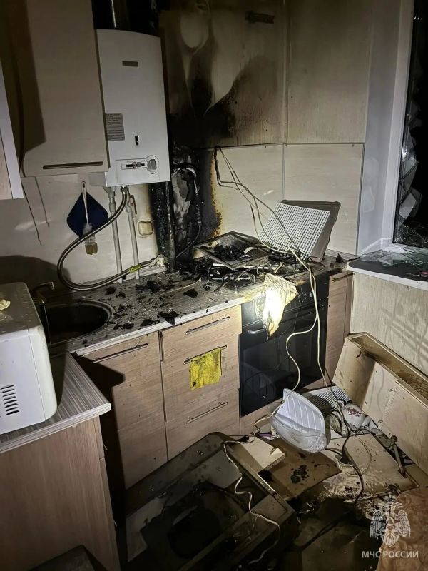 Пожар в многоквартирном доме на улице Адмирала Васюнина Пожар в многоквартирном доме на улице Адмирала Васюнина