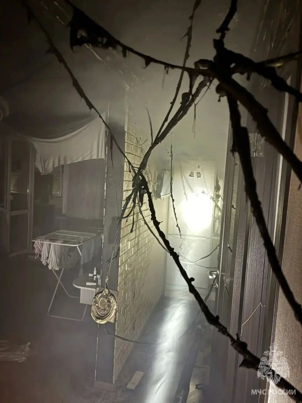Пожар в многоквартирном доме на улице Адмирала Васюнина Пожар в многоквартирном доме на улице Адмирала Васюнина