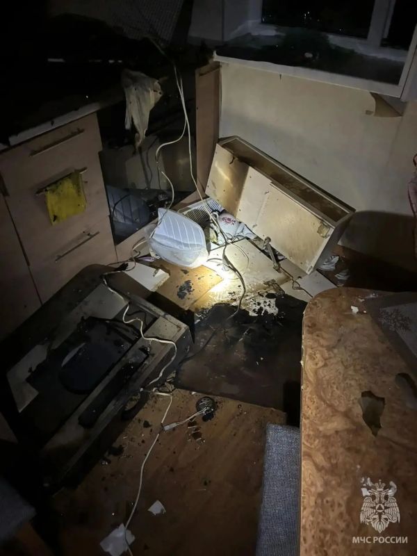 Многоквартирный дом загорелся на ул. Адмирала Васюнина в Нижнем Новгороде Многоквартирный дом загорелся на ул. Адмирала Васюнина в Нижнем Новгороде