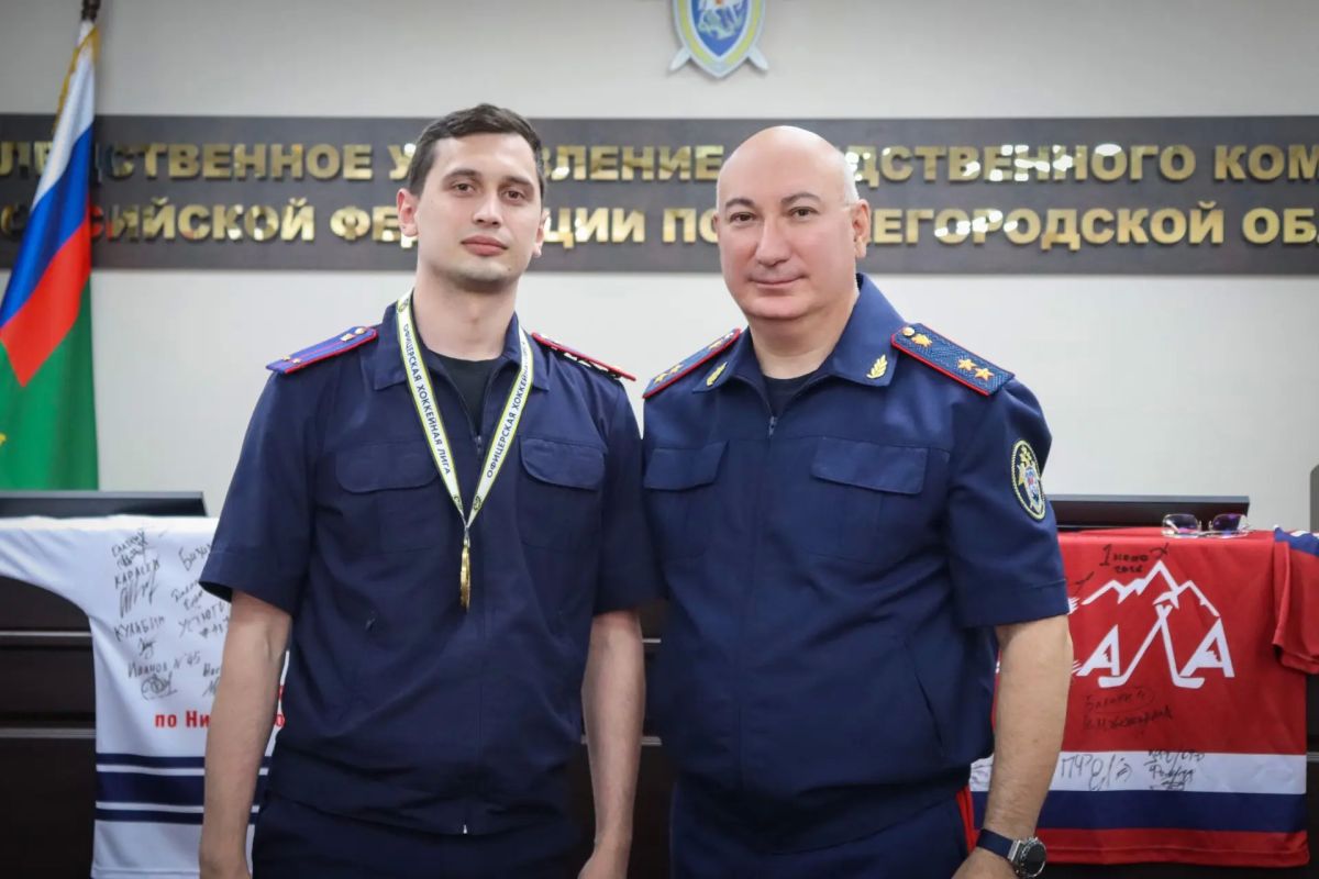 Руководитель следственного управления СК России поздравил хоккейную команду «Скала» с победой Руководитель следственного управления СК России поздравил хоккейную команду «Скала» с победой