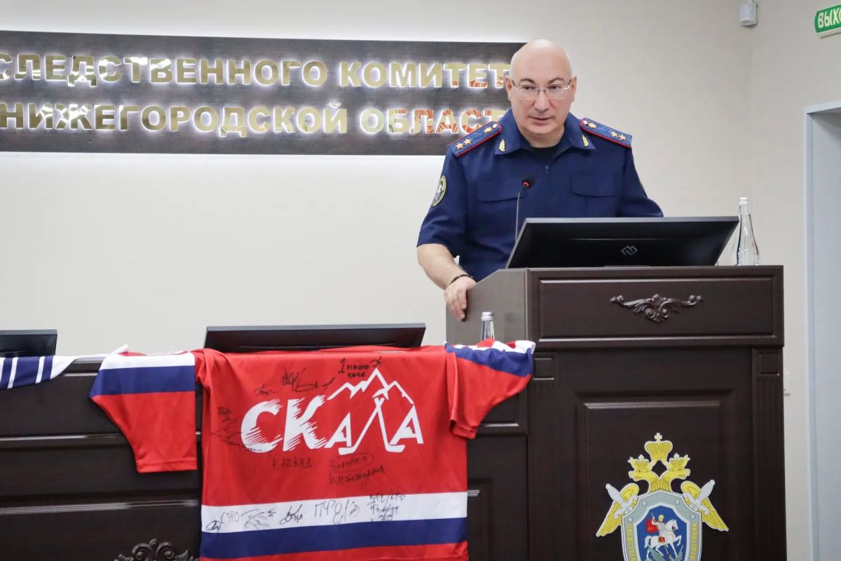 Руководитель следственного управления СК России поздравил хоккейную команду «Скала» с победой Руководитель следственного управления СК России поздравил хоккейную команду «Скала» с победой
