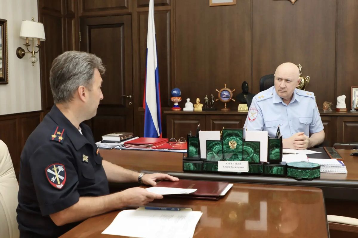 Начальник регионального полицейского главка в формате видеоконференцсвязи провел прием граждан Начальник регионального полицейского главка в формате видеоконференцсвязи провел прием граждан