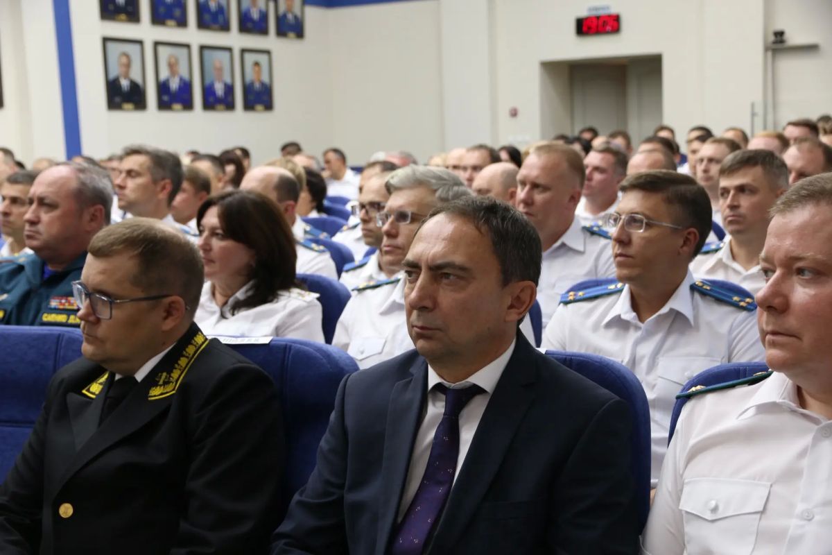 По поручению Генпрокурора России Александра Гуцана коллективу представлен прокурор Нижегородской области По поручению Генпрокурора России Александра Гуцана коллективу представлен прокурор Нижегородской области