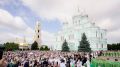 Около 7,5 тысячи верующих собрались в Дивееве на Божественную литургию, которую возглавил Патриарх Кирилл