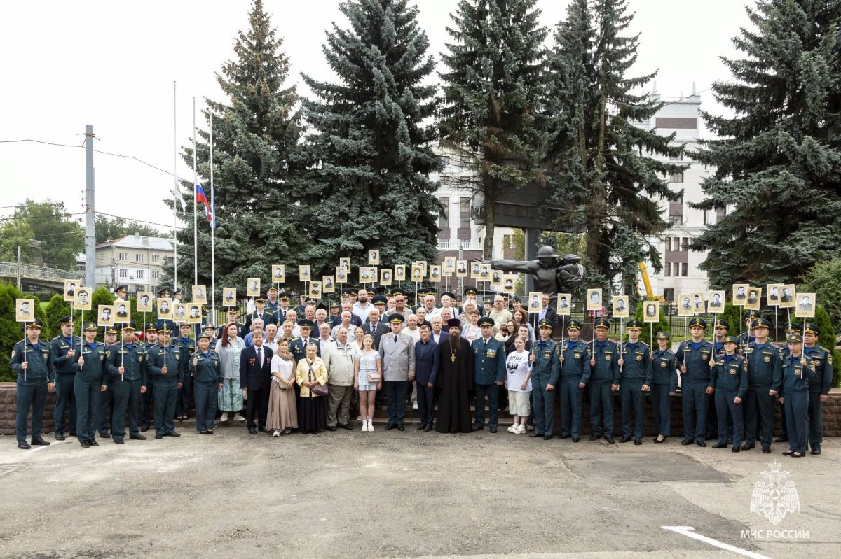 В Нижнем Новгороде почтили память 24 пожарных, погибших на Сормовской нефтебазе: хроника подвига и церемония Дня Памяти В Нижнем Новгороде почтили память 24 пожарных, погибших на Сормовской нефтебазе: хроника подвига и церемония Дня Памяти