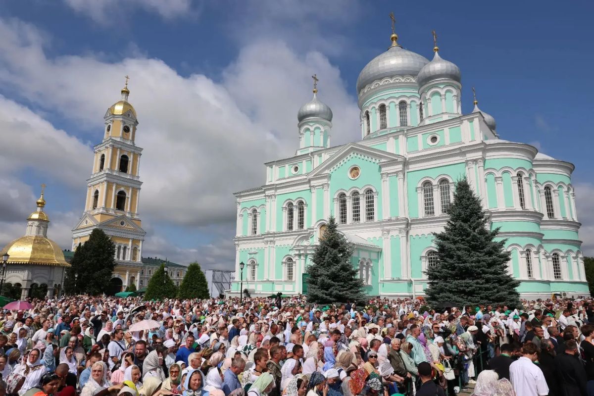 Накануне в Серафимо-Дивеевском монастыре святейший патриарх Кирилл совершил литургию в день памяти преподобного Серафима Саровского Накануне в Серафимо-Дивеевском монастыре святейший патриарх Кирилл совершил литургию в день памяти преподобного Серафима Саровского