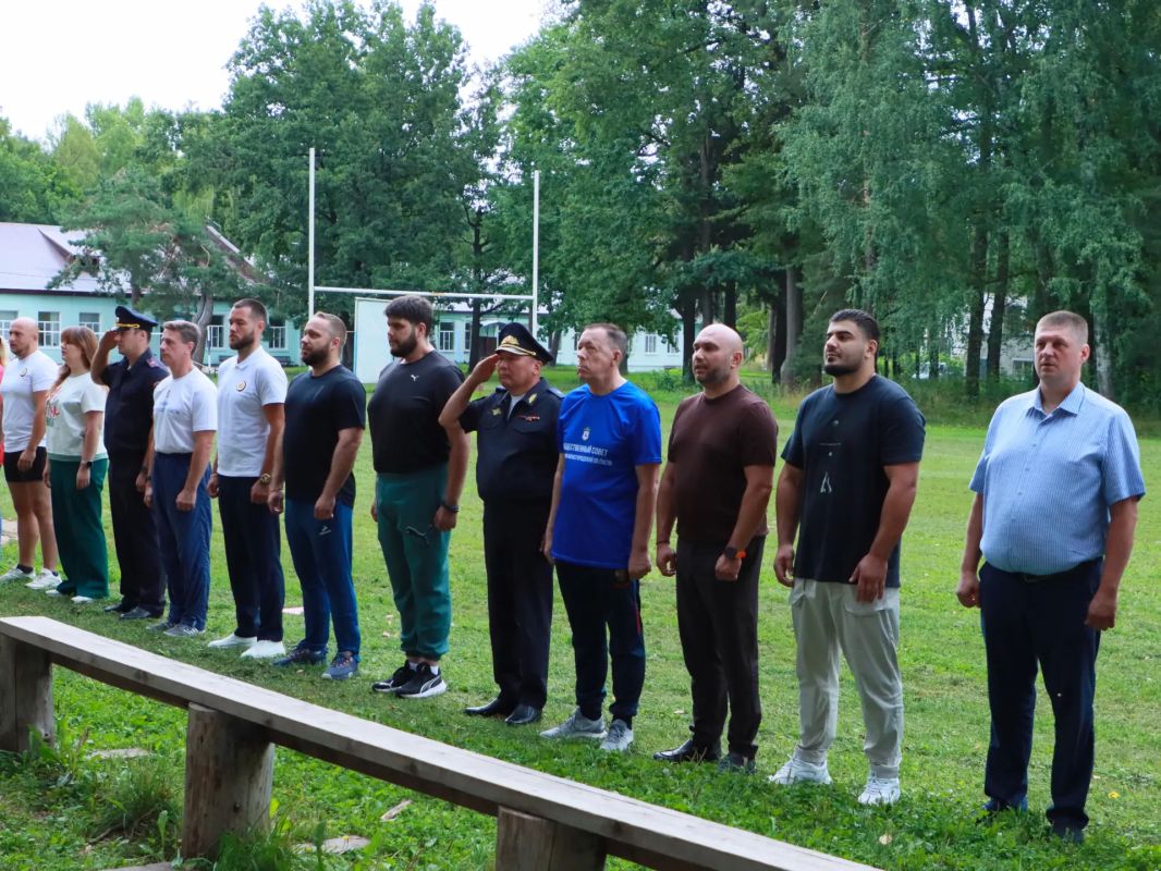 Владимир Поддымников-Гордеев поприветствовал участников всероссийской акции «Зарядка со стражем порядка»