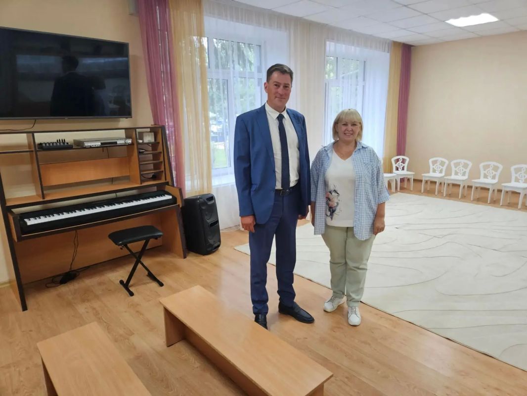Музыкальный зал в детском саду №152 отремонтировали при поддержке Алексея Родина Музыкальный зал в детском саду №152 отремонтировали при поддержке Алексея Родина