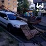 Леса рухнули на припаркованную машину на Пятигорской