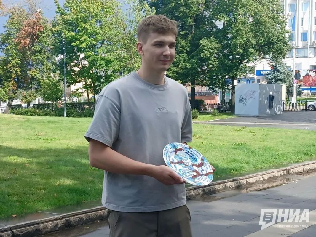 В Нижнем Новгороде начались съёмки сериала «Леха Ван-Гог» — восьмисерийной остросоциальной комедии о дембеле, который возвращается к мирной жизни В Нижнем Новгороде начались съёмки сериала «Леха Ван-Гог» — восьмисерийной остросоциальной комедии о дембеле, который возвращается к мирной жизни