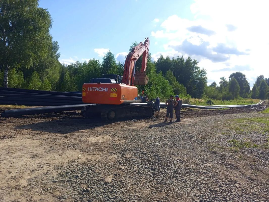 Специалисты выполнили прокол под железной дорогой для прокладки водовода в Новом Доскине