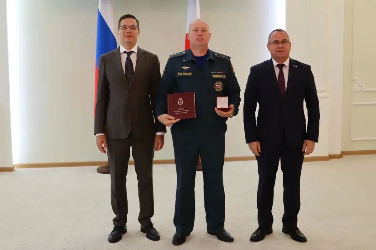 Сегодня вместе с главой города Юрием Шалабаевым также вручили регалии нижегородцам - заслуженным работникам в 9 социально значимых сферах профессиональной деятельности Сегодня вместе с главой города Юрием Шалабаевым также вручили регалии нижегородцам - заслуженным работникам в 9 социально значимых сферах профессиональной деятельности