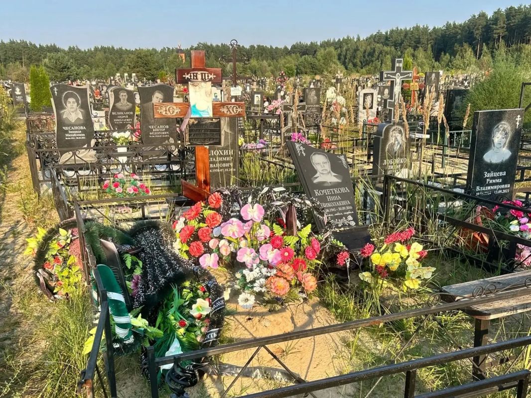 В Выксе вандалы снова разгромили кладбище
