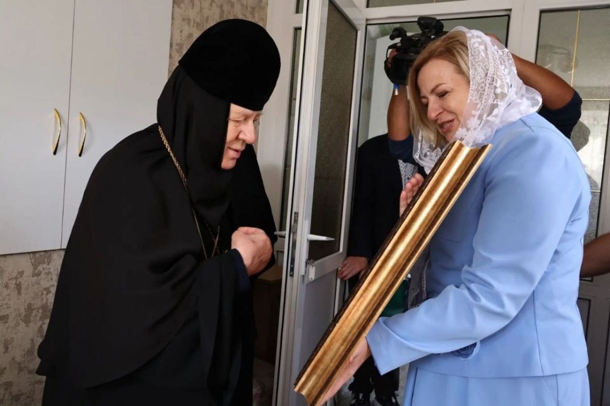 Ни дождь, ни ветер не стали помехой для участников Съезда малых городов Нижегородской и Гродненской областей, который сегодня открылся в Дивееве Ни дождь, ни ветер не стали помехой для участников Съезда малых городов Нижегородской и Гродненской областей, который сегодня открылся в Дивееве