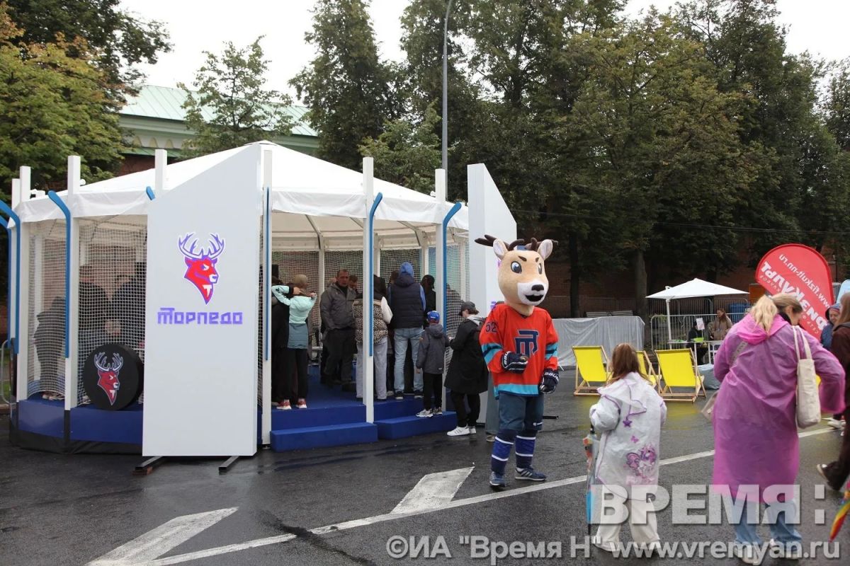 Празднование Дня города проходит сегодня на площади Минина и Пожарского Празднование Дня города проходит сегодня на площади Минина и Пожарского