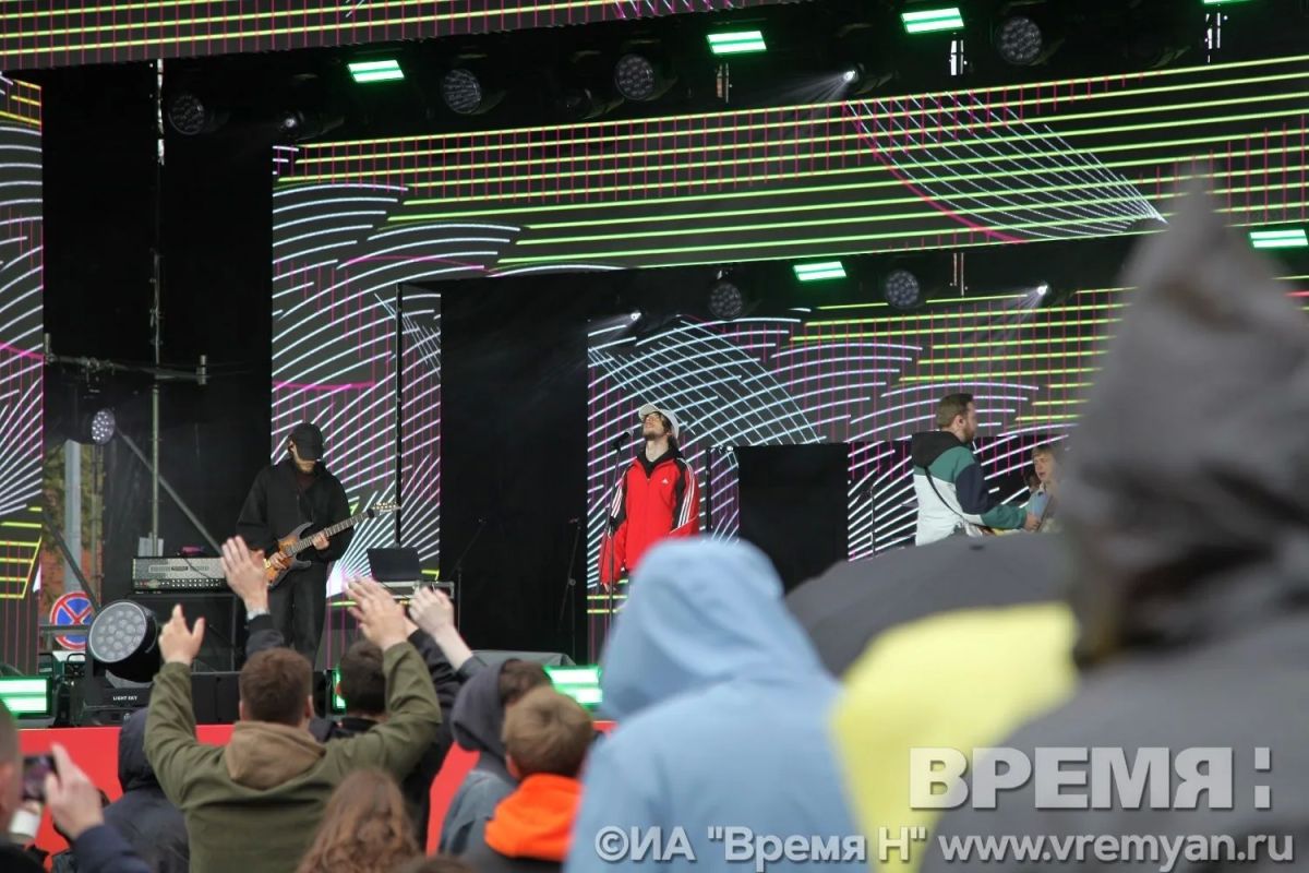 Празднование Дня города проходит сегодня на площади Минина и Пожарского Празднование Дня города проходит сегодня на площади Минина и Пожарского