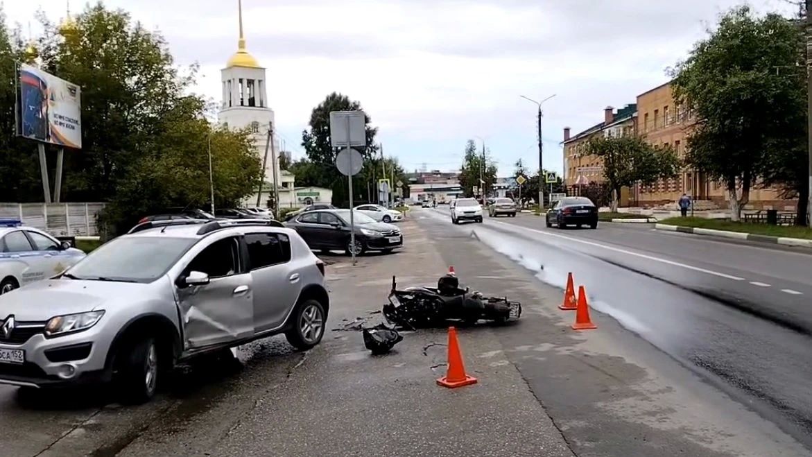 На Бору мотоциклист влетел в разворачивающуюся иномарку