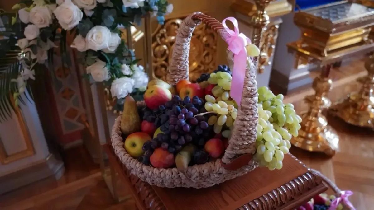 Сегодня, в праздник Преображения Господня, также отмечают освящение первой церкви на территории Нижегородского кремля, с которым связывают и наречение города Сегодня, в праздник Преображения Господня, также отмечают освящение первой церкви на территории Нижегородского кремля, с которым связывают и наречение города