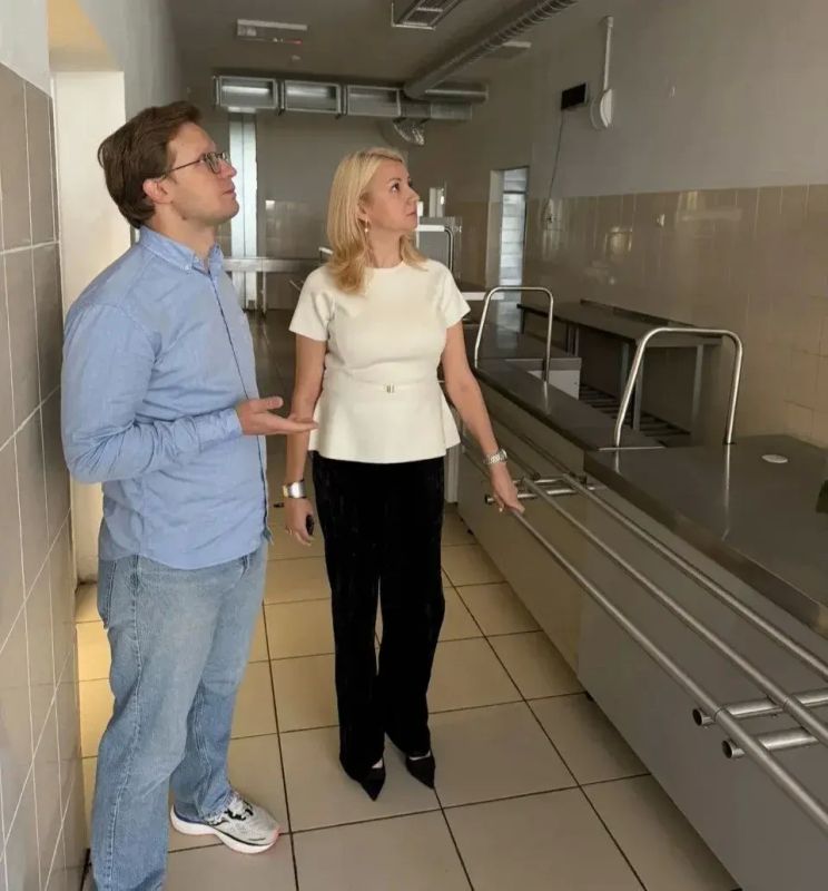 Ирина Молькова проверила готовность школы №131 к новому учебному году Ирина Молькова проверила готовность школы №131 к новому учебному году