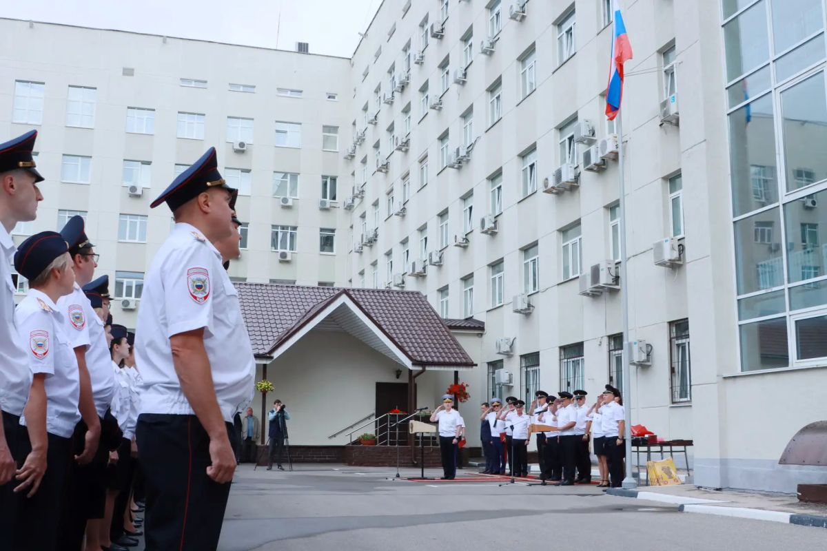 В региональном ГУ МВД России состоялось торжественное мероприятие, посвященное празднованию Дня Государственного флага РФ В региональном ГУ МВД России состоялось торжественное мероприятие, посвященное празднованию Дня Государственного флага РФ