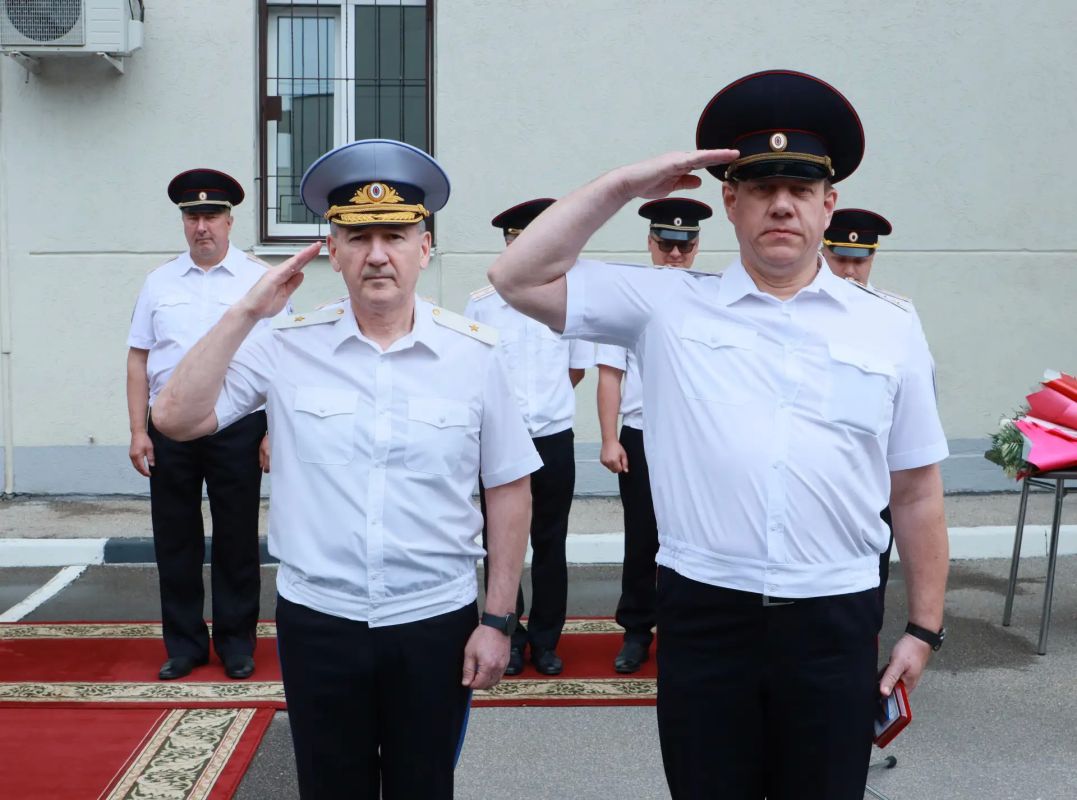 В региональном ГУ МВД России состоялось торжественное мероприятие, посвященное празднованию Дня Государственного флага РФ В региональном ГУ МВД России состоялось торжественное мероприятие, посвященное празднованию Дня Государственного флага РФ
