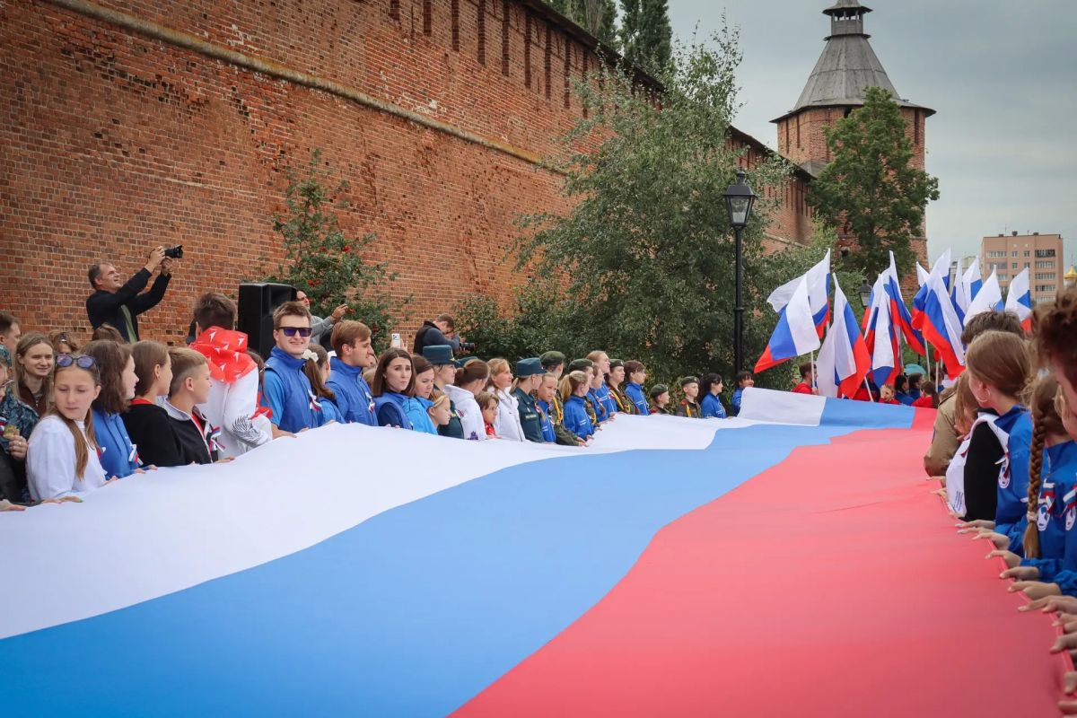 Сотрудники регионального следственного управления приняли участие в мероприятии, посвященном чествованию Государственного флага Российской Федерации Сотрудники регионального следственного управления приняли участие в мероприятии, посвященном чествованию Государственного флага Российской Федерации