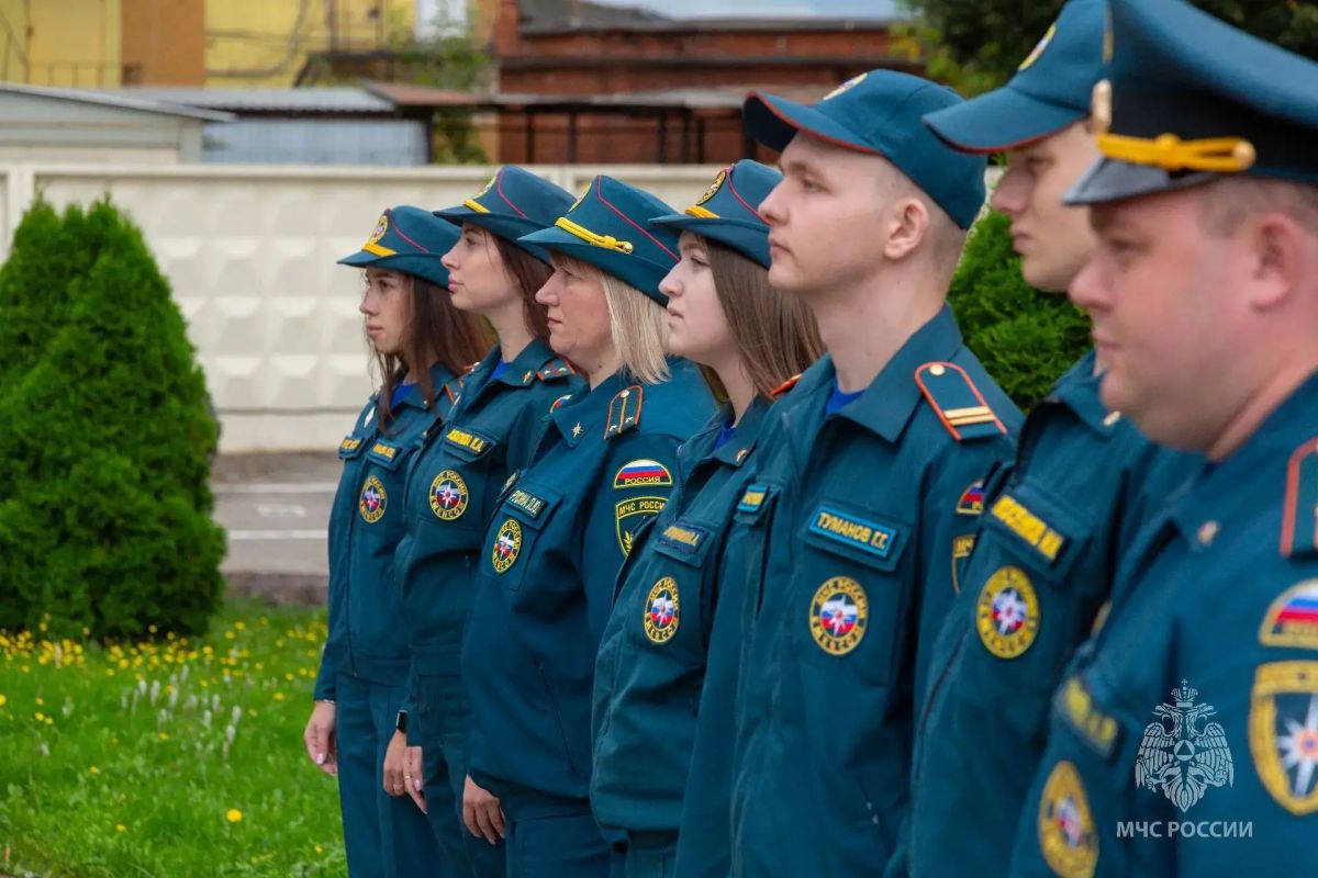 Под сенью триколора. День Государственного флага Российской Федерации отметили в Главном управлении МЧС России по Нижегородской области Под сенью триколора. День Государственного флага Российской Федерации отметили в Главном управлении МЧС России по Нижегородской области