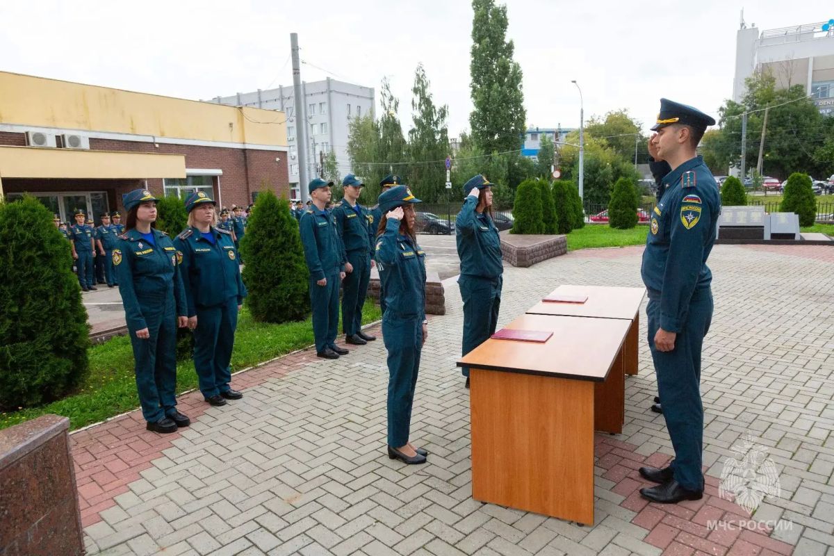 Под сенью триколора. День Государственного флага Российской Федерации отметили в Главном управлении МЧС России по Нижегородской области Под сенью триколора. День Государственного флага Российской Федерации отметили в Главном управлении МЧС России по Нижегородской области