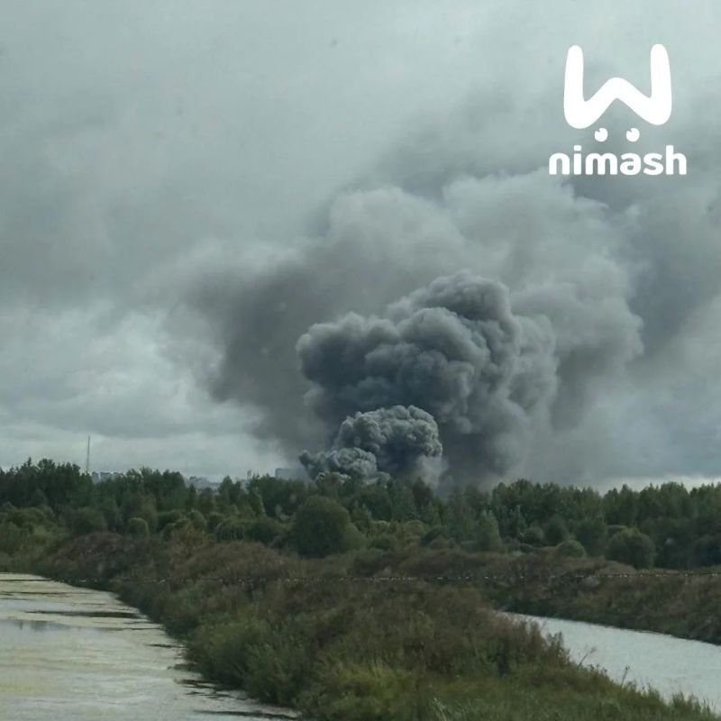 Склад полыхает на Тепличной в Нижнем Новгороде